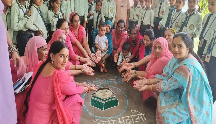 Beti Bachao-Beti Padhao-Beti Adoption awareness program organized in Anganwadi Center of Gram Panchayat Madhosinghana, main objective is to make daughters self-reliant: Supervisor Kusum