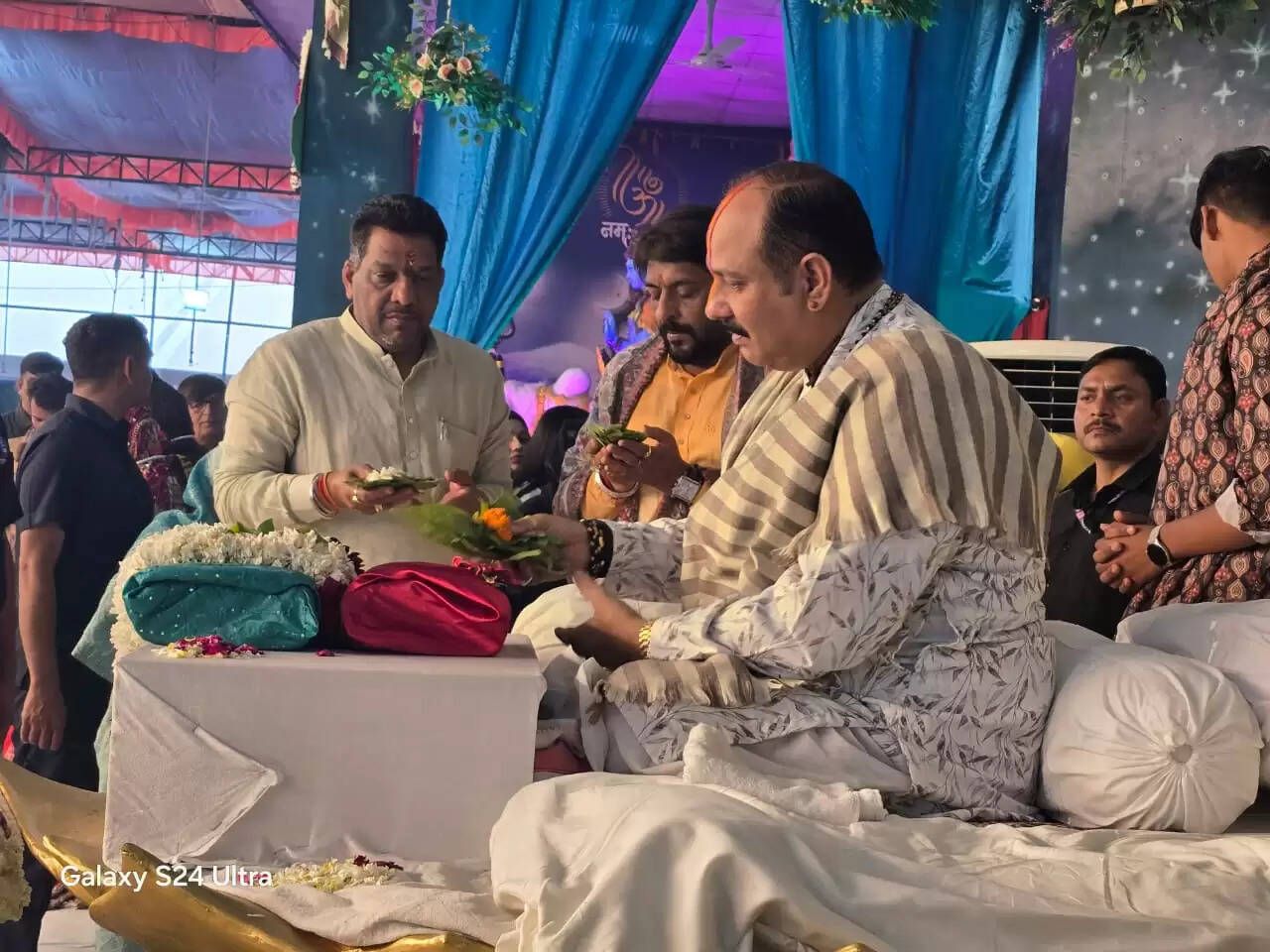 Shiv Puran Katha: By the grace of Lord Shiva, a woman's womb and a man's pocket can never remain empty: Pandit Pradeep Mishra