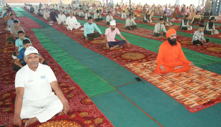 Thousands of yoga practitioners did yoga on International Yoga Day at Dera Baba Bhumanshah in Sirsa