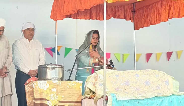 Sukhmani Sahib recitation took place on Guruparva at Sri Chaitanya Techno School, teachers and students participated in the Shabad singing