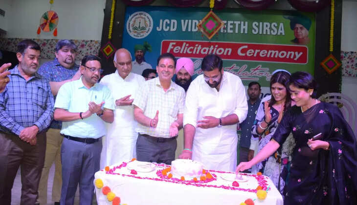 Honor ceremony organized for Queens MLA Arjun Chautala at Sirsa JCD Vidyapeeth, Arjun Singh Chautala said this