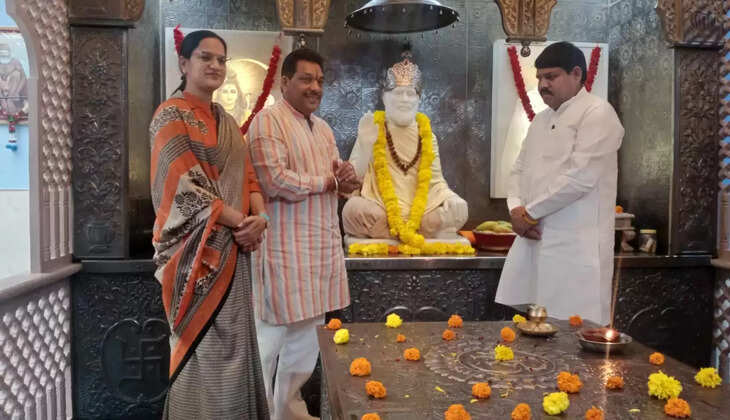 Minister of State Bisambar Singh Valmiki offered prayers at Sirsa Shri Baba Tara Ji Kutiya, went to the Samadhi and offered his head