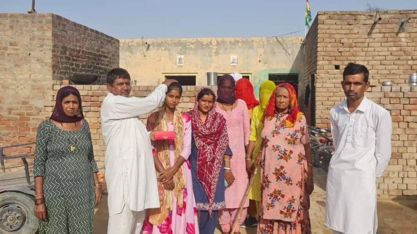 School topper Pooja and Baskaro, daughters of labourers from Shakkarmandori village of Chaupata area, want to become IAS
