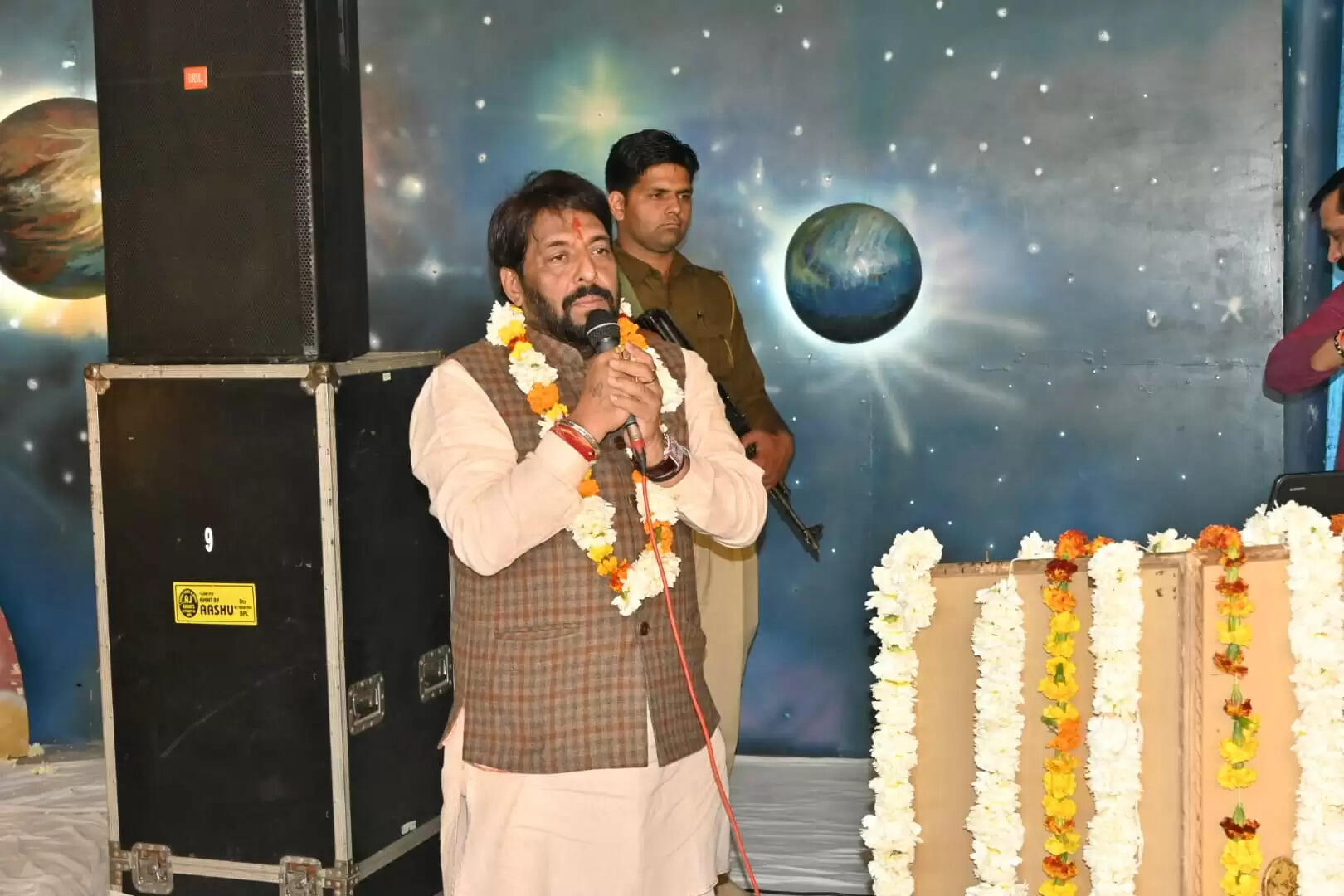 Shiv Mahapuran Story in Shri Baba Tara Kutiya: If one attains uninterrupted devotion to God equal to a hair's length, then life becomes meaningful: Pandit Pradeep Mishra Maharaj