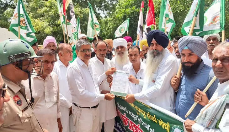  memorandum was submitted to the Deputy Commissioner Sirsa in the name of the Chief Minister of Haryana regarding the demands of farmers and laborers