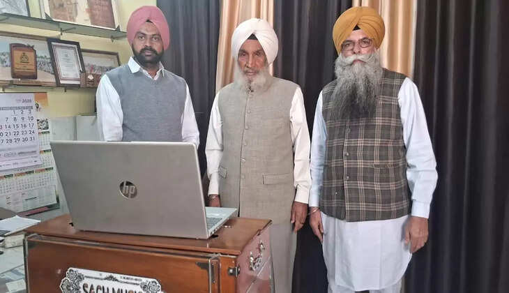 Social worker Dr. Gurcharan Singh presented a harmonium and a laptop to Sri Guru Gobind Singh Khalsa High School