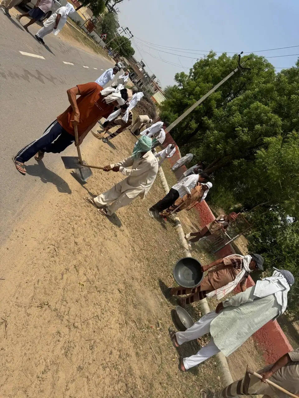 A cleanliness drive was conducted in Bakriyan Wali and Sahuwala II, inspired by Saint Dr. Gurmeet Ram Rahim Singh Ji Insan
