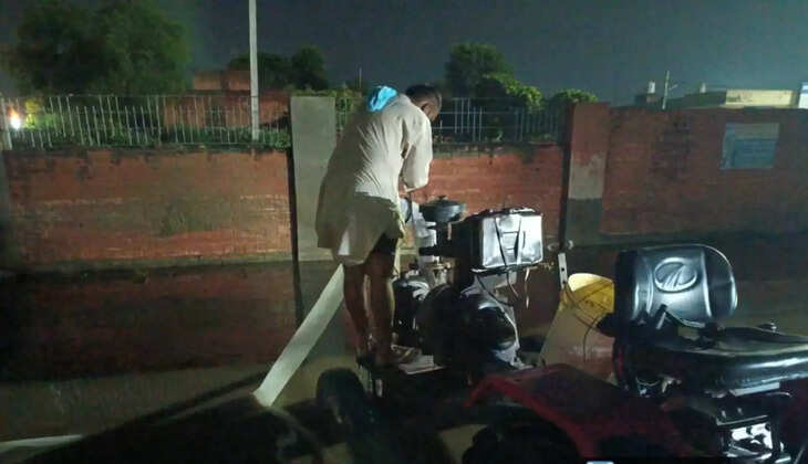 SIRSA Municipal Council and Public Health Department teams are engaged in draining out water from the city 24 hours a day - Additional pump sets are draining out water at full capacity