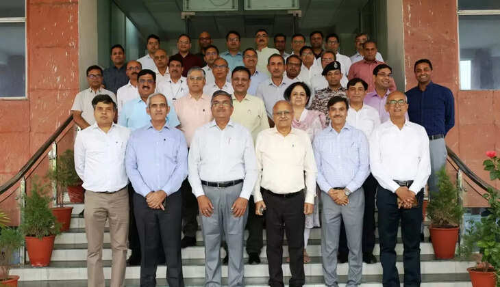 महाप्रबंधक की मंडल रेल प्रबंधको के साथ कार्य प्रगति पर किया गया मंथन 