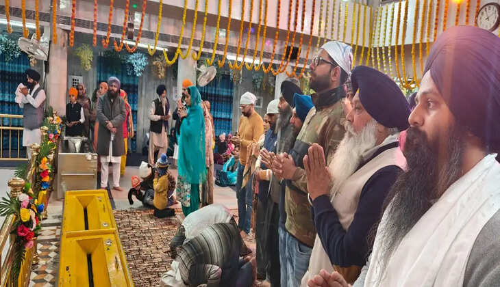 नवाया शीश, की देश की प्रगति की कामना