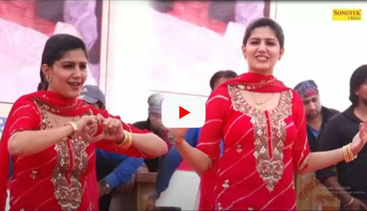 Sapna Choudhary: सपना चौधरी ने 'हवा कसूती' गाने में लचकाई ऐसी कमर, भीड़ हो गई बेकाबू, देखें Video
