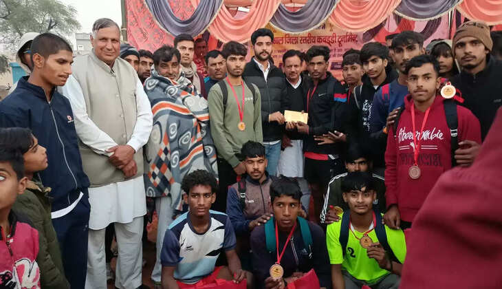 Nezia Khedi's team stood first in the district level Kabaddi competition in village Nathusari Kalan