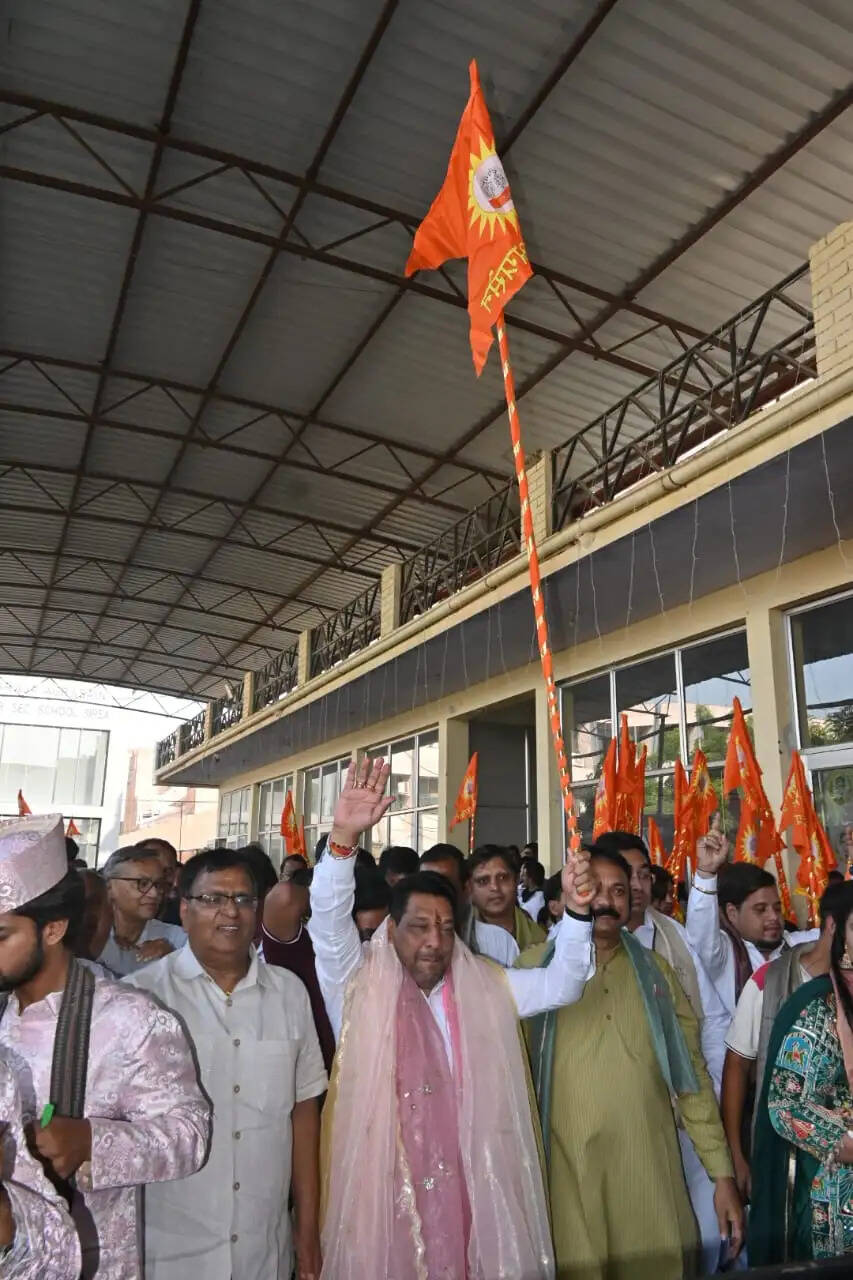 A grand procession was taken out in Sirsa to mark Maharaja Agrasen Jayanti; senior BJP leader Gobind Kanda flagged off the procession