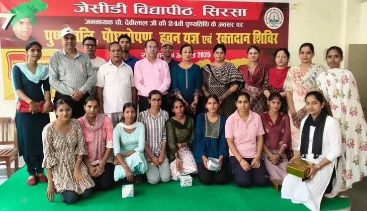   In JCD Teaching College, Sirsa, girl students applied mehndi to the teachers