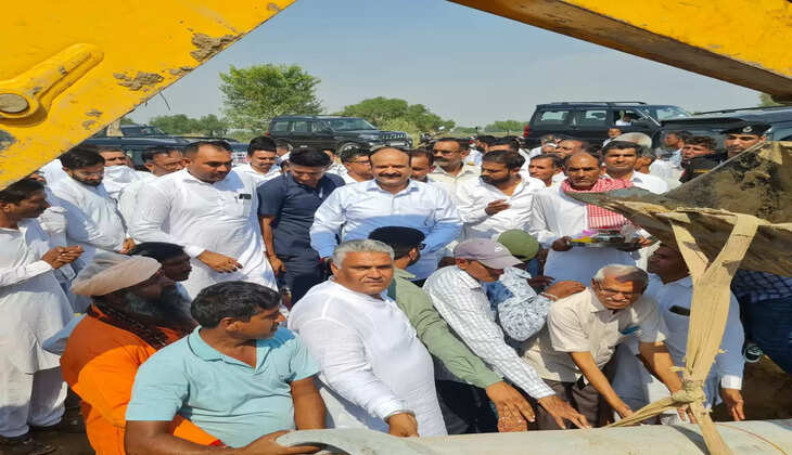 एक करोड़ रुपये की लागत से लुदेसर, रंधावा व अरनियांवाली में मोगा डलवाने का कार्य शुरू 