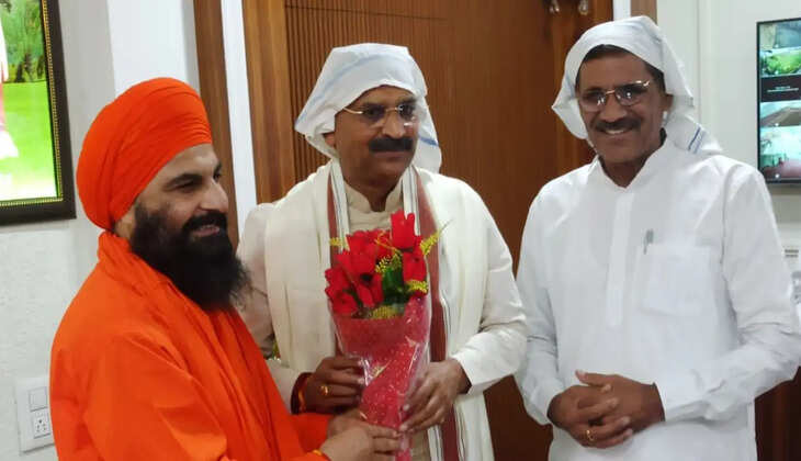 Haryana Social Justice and Empowerment Minister Krishna Kumar Bedi took blessings of Baba Brahmadas at Dera Baba Bhuman Shah