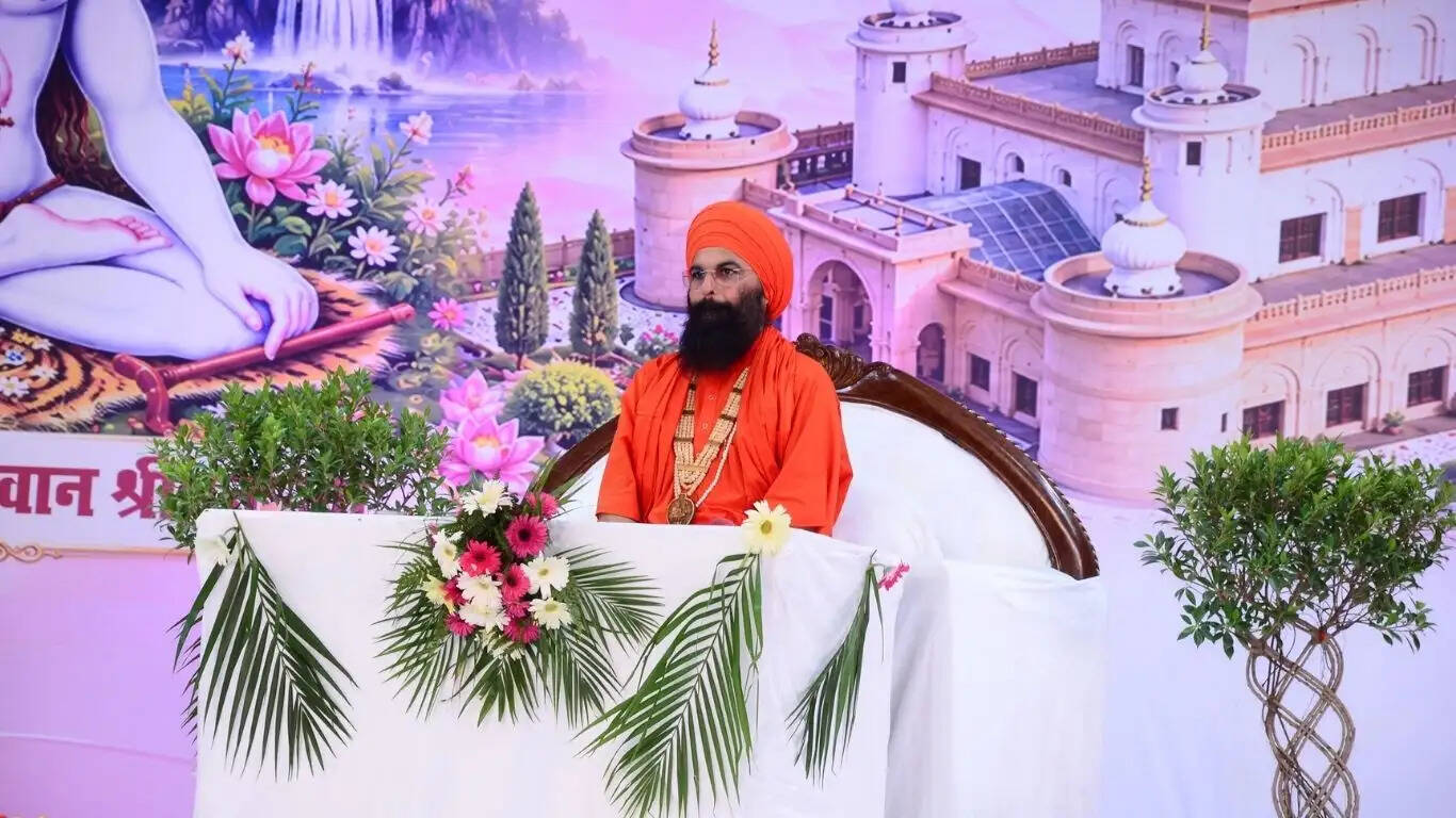 A tidal wave of devotion surged at the sacred spiritual gathering; representatives from religious and social organizations, as well as various political parties, sought Baba's blessings at the event