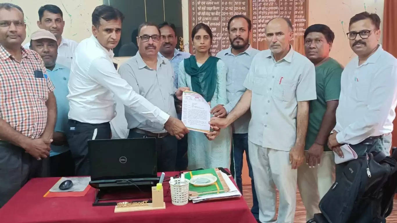 In Haryana, Primary Teachers Association submitted memorandum to the Block Education Officer to the CM