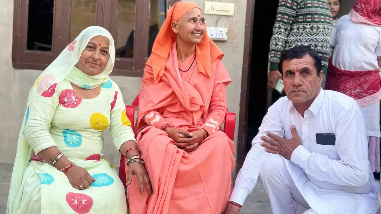 Satsang organised in village Dadba Kalan, we should serve cows, there is no service greater than cow service: Sadhvi Kanta Prabhakar