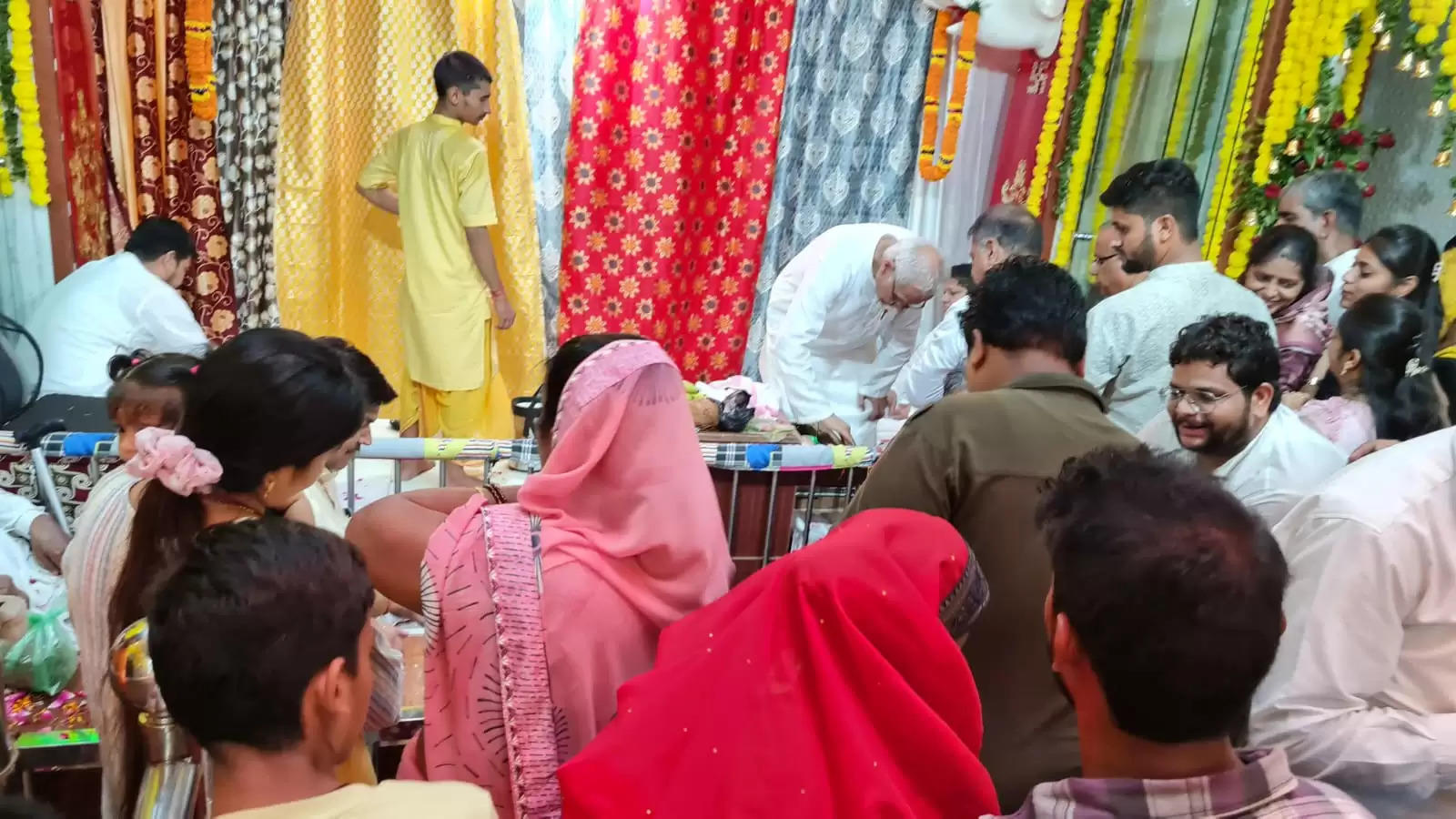 श्री गणेश मंदिर में मंगलवार को गणेश चतुर्थी के उपलक्ष्य भक्तों की दिनभर भीड़ लगी रही