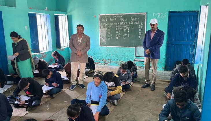 स्कूलों में आयोजित हुई सुपर 100 लेवल वन की परीक्षा 