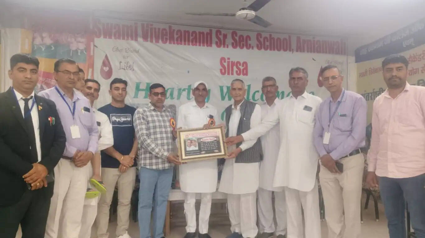 The Sarpanch of Arniyawali and the head of the Electricity Union were honored for saving the life of a woman and a child in the Rajkanal Canal