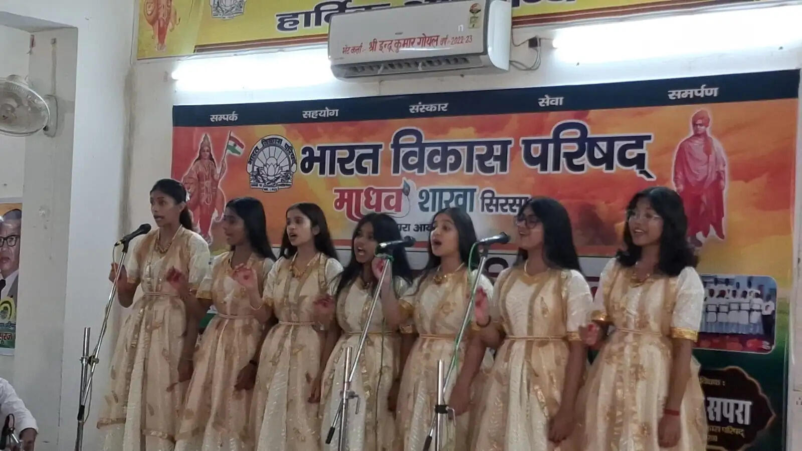 Team of Maharaja Agrasen Girls Senior Secondary School Sirsa came first in the group competition