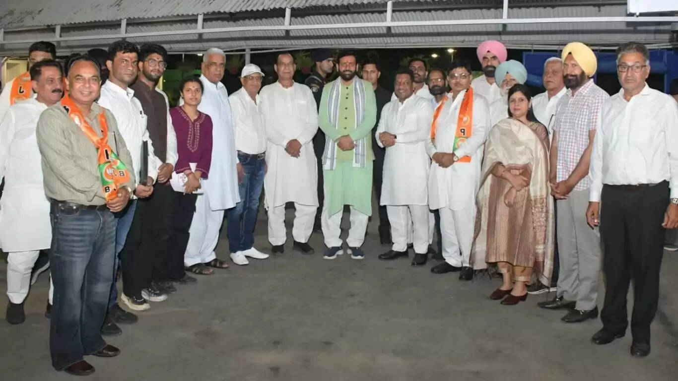 BJP leader Gobind Kanda met CM Naib Saini, demanded immediate handing over of the registry of plots from the 33 acres of land given by the government to 750 Thehad displaced families, four councilors joined BJP