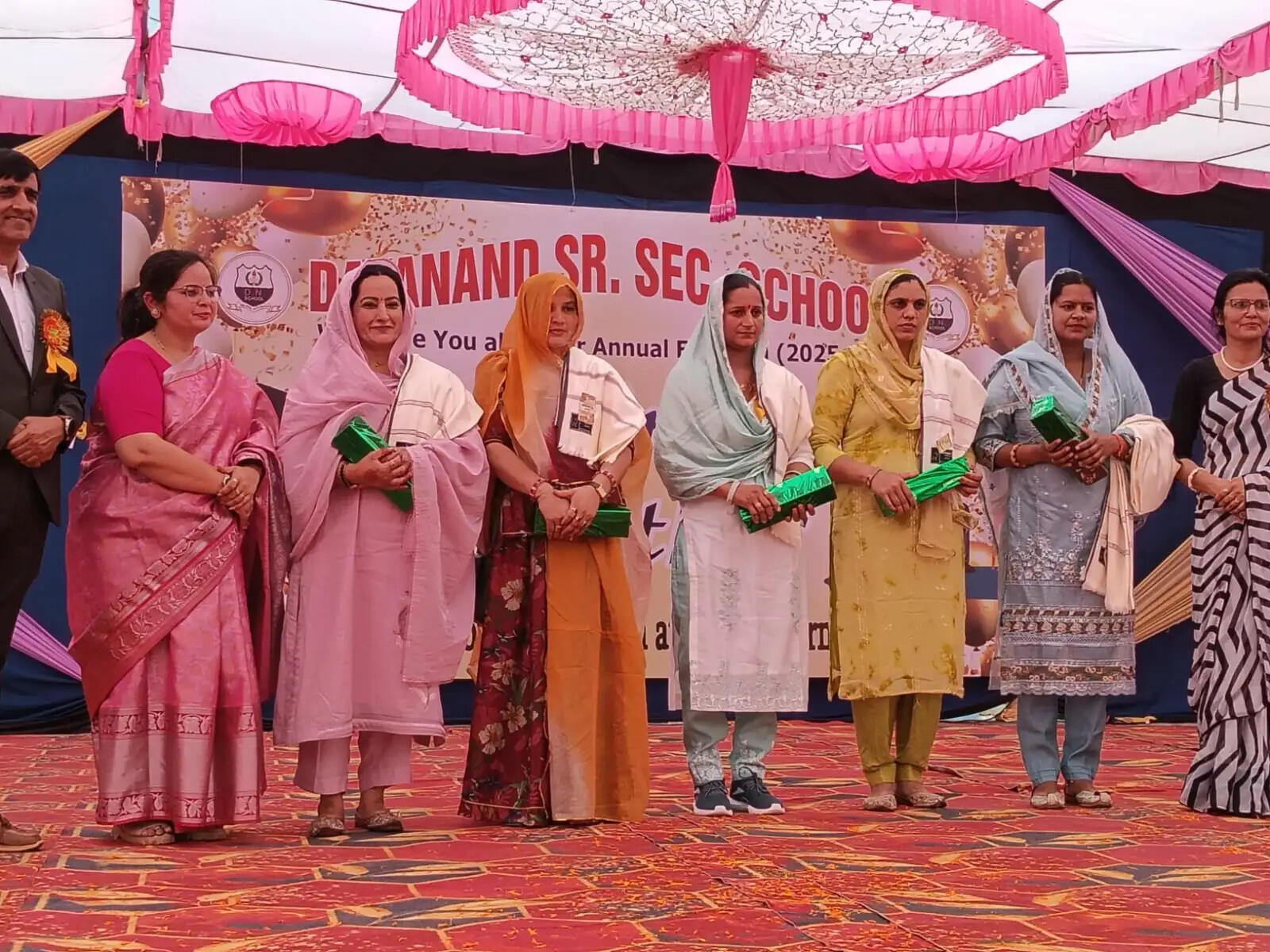 Annual function organised at Dayanand Senior Secondary School Chaupata, talented children honoured