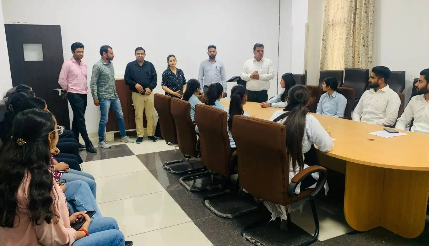 6 students of MBA department selected in campus placement drive by Training and Placement Cell of Sirsa CDL University