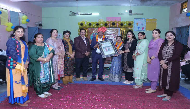  विद्यार्थी ने स्किट के माध्यम से उनके महान व्यक्तित्व को उकेरा तो नम् हो गई सबकी आंखें