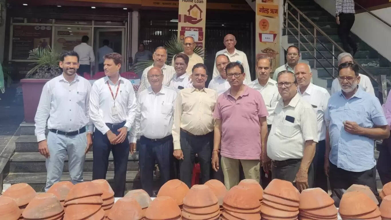 All India Punjab National Bank Pensioners Association distributed bowls for birds in Sirsa
