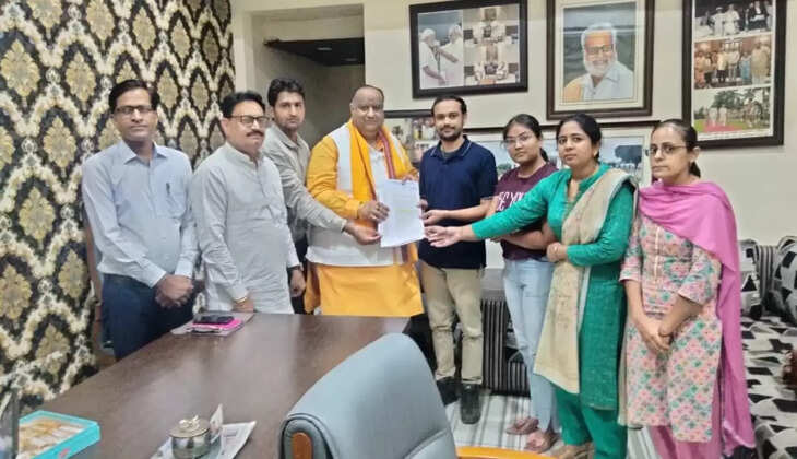  पूर्व राज्यपाल को सौंपा ज्ञापन 