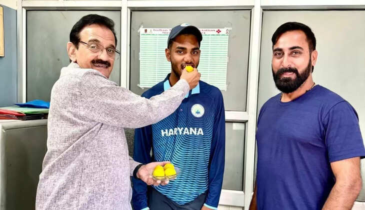 Sirsa's Kanishka Chauhan will play with Vaibhav Suryavanshi, selected in the Under-19 Indian cricket team, District Cricket Association expressed happiness