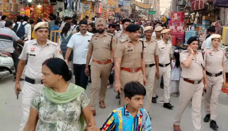  Sirsa Police conducted foot patrolling before Diwali, made the city residents aware and increased security vigilance