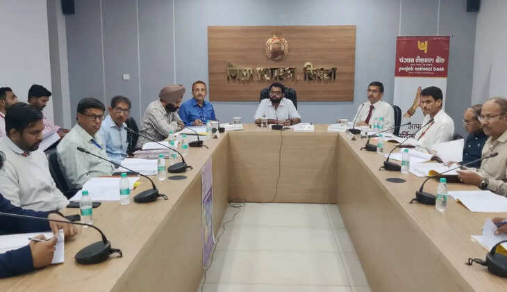 Settle the loan cases of Pradhan Mantri Jan Dhan Yojana, Pradhan Mantri Jeevan Jyoti Bima Yojana, Pradhan Mantri Suraksha Bima Yojana and Atal Pension Yojana soon: ADC