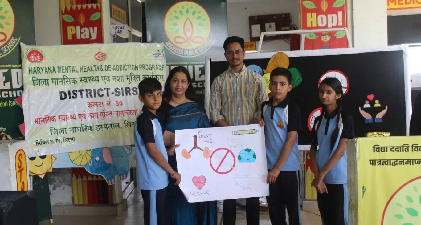 A program was organized at Rigveda Public School, Shakkarmandoori under the Drug De-addiction and Mental Health Awareness Campaign