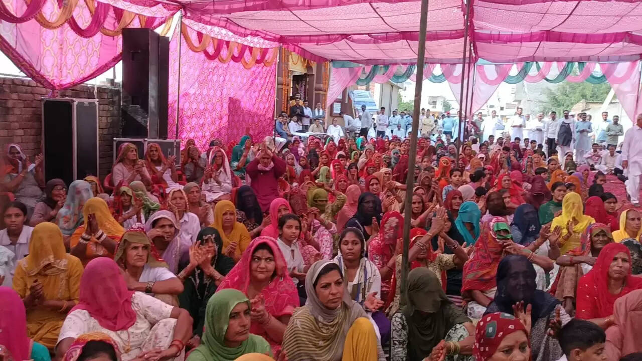  नाथूसरी चौपटा के विश्वकर्मा मंदिर में भजन कीर्तन व भंडारे का आयोजन