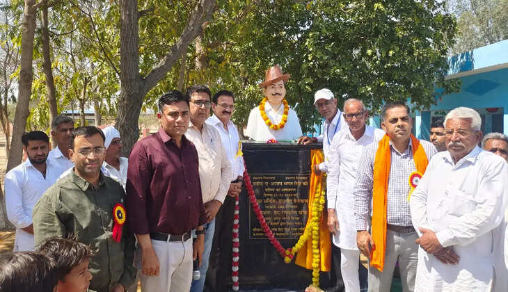 The statue of Shaheed Bhagat Singh was unveiled in Ali Mohammad village of Sirsa district, there is a need to fulfill the dreams of the martyrs: Dr. Ved Bainiwal