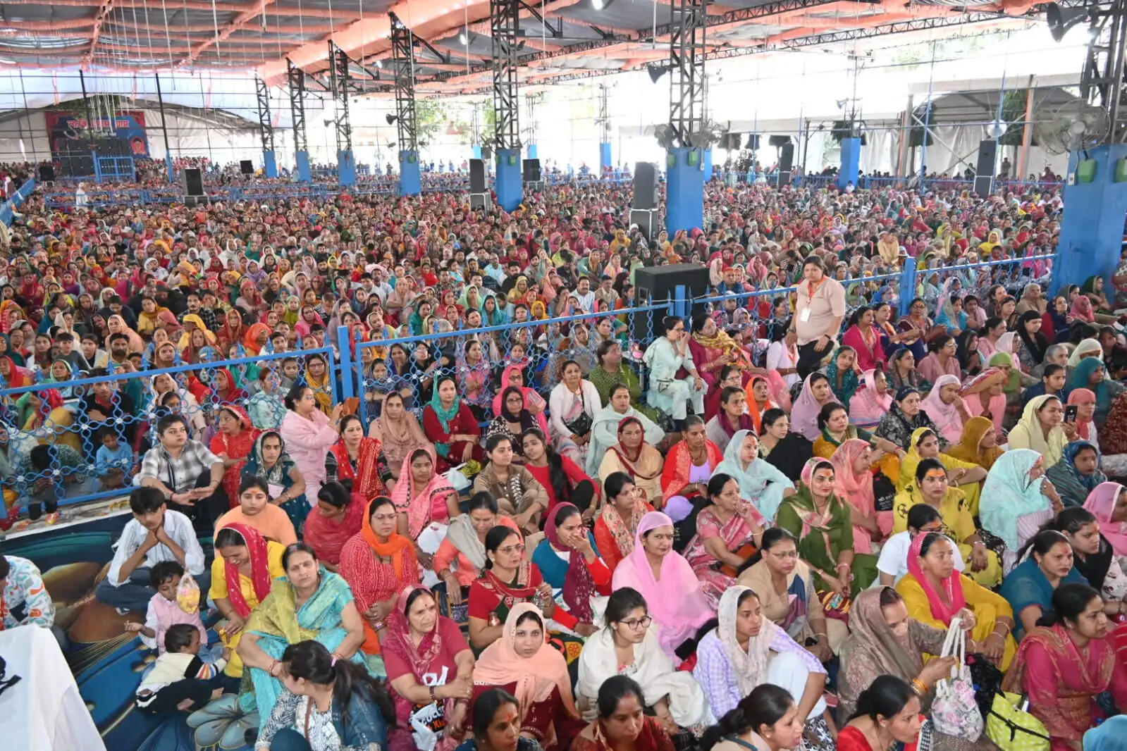 Keep unwavering faith in Shiva, Bel Patra is a medicine for all diseases, pick up the Bel Patra offered on Shivling, wash it and offer it again, you will get millions of times more merit: Pandit Pradeep Mishra Maharaj