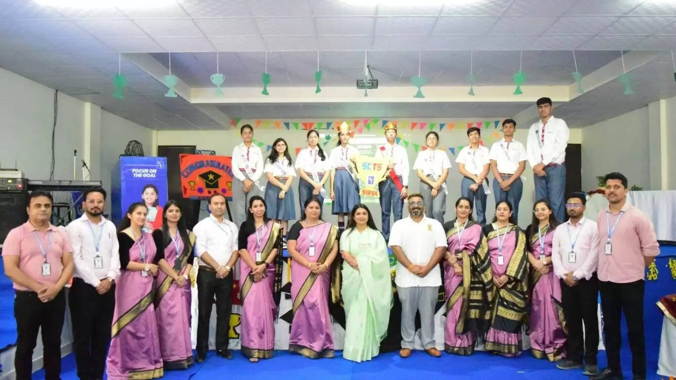 Meritorious students of Shri Chaitanya Techno Vidyalaya of Sirsa were honored, AGM Anshul Saxena motivated the students