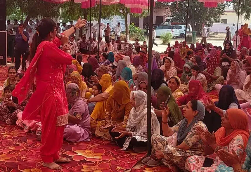 Devotees from Haryana and Rajasthan paid obeisance and sought blessings at the annual fair held at the Sati Dadi Temple in Kumharia; the event also featured *bhajan-kirtan* (devotional singing) and a *bhandara* (community feast