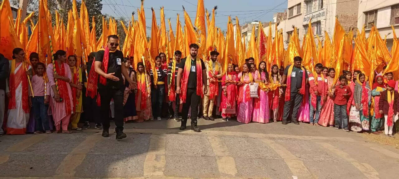 18th Foundation Festival: Shyam devotees pulled the jewel-studded chariot with their own hands and took Baba on a city tour