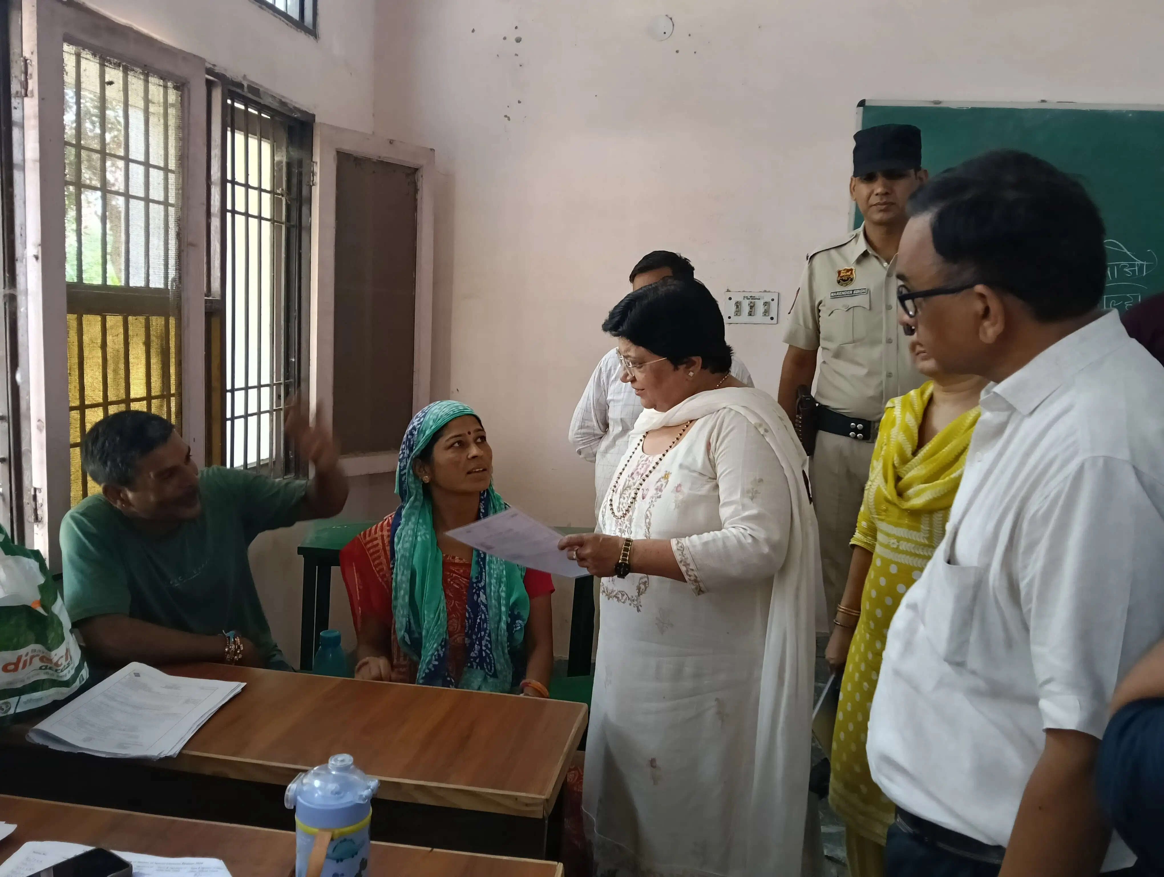 Divisional Commissioner Geeta Bharti inspected the polling stations at Dadba and Nathusari Kalan in the Ellenabad Assembly constituency and inquired about the revision work
