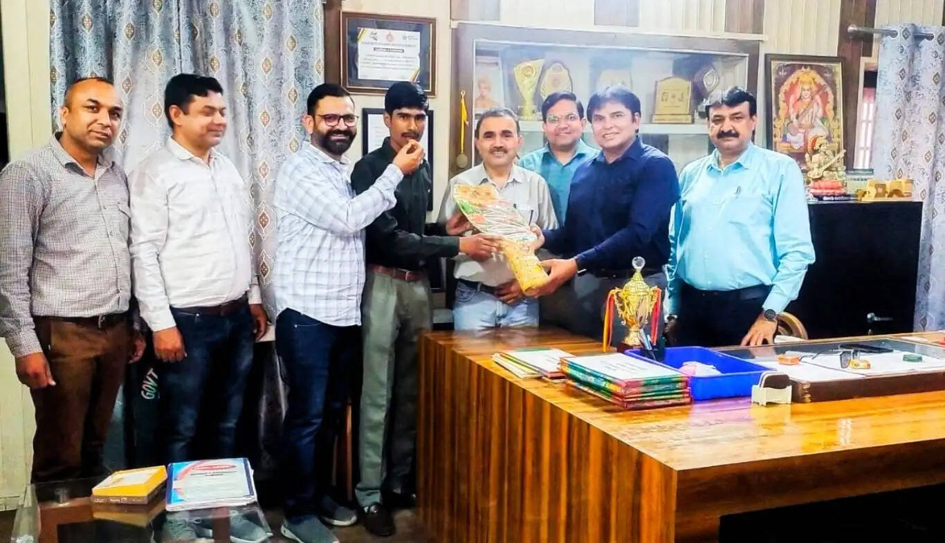 Students of Government Model Sanskriti School in Sirsa were honored for passing the CA examination