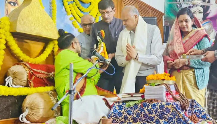 Social worker Lalit Jain was honored for his cooperation in cow service in Randhawa and Ding Mochiwali villages