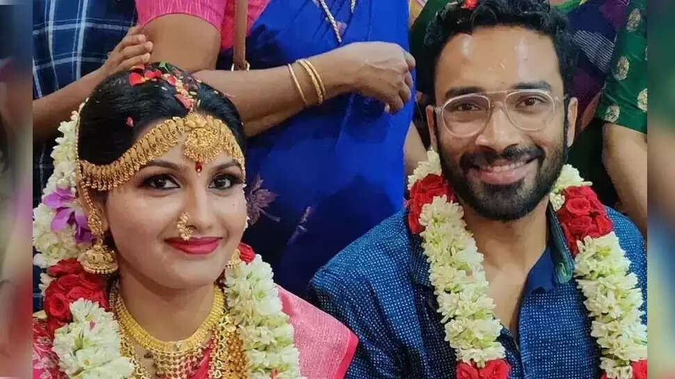 IAS Dr Renu Raj: देश की सबसे खूबसूरत IAS रेनू राज ने की दूसरी शादी, देखें तस्वीरें