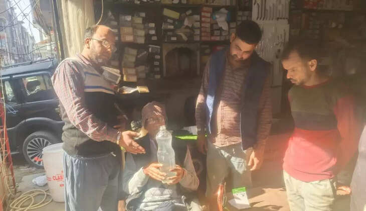 Residents of Thanedar Wali Gali in Sirsa city have been forced to drink sewage-contaminated water for the past one and a half months