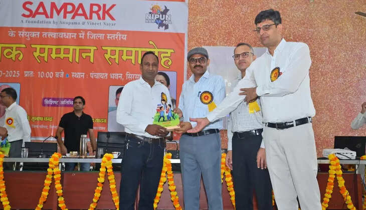 Teachers' felicitation ceremony was organised, teachers were honoured with certificates and mementos