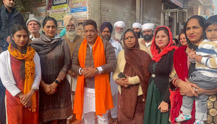 आयोजकों ने गोबिंद कांडा को तलवार भेंटकर और सिरोपा पहनाकर कर किया सम्मानित